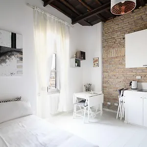 White Ostilia Roma